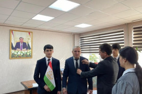 АКСИЯИ ТАҚДИМИ НИШОНИ 