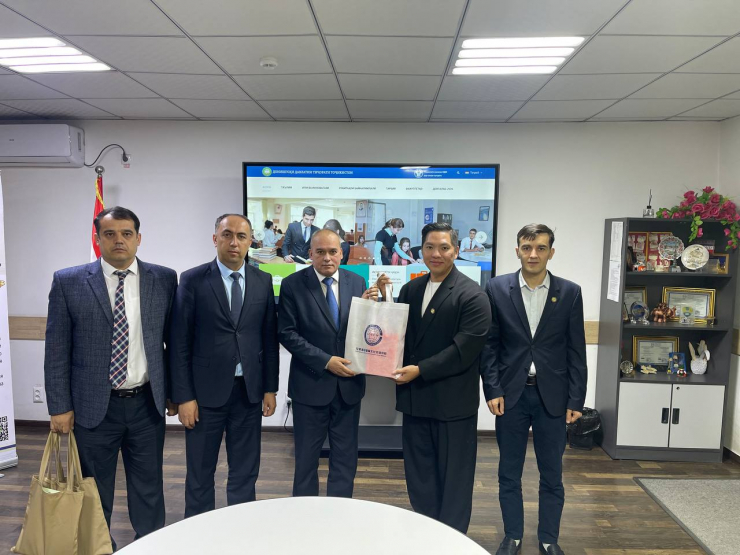 Укрепление двустороннего сотрудничества в сфере транснационального образования